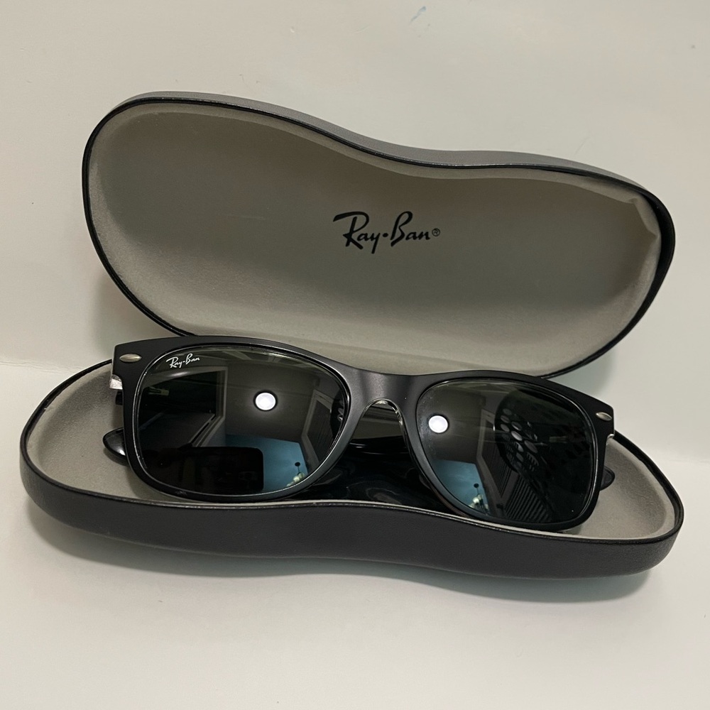 Ray-Ban New Wayfarers with Case GUC